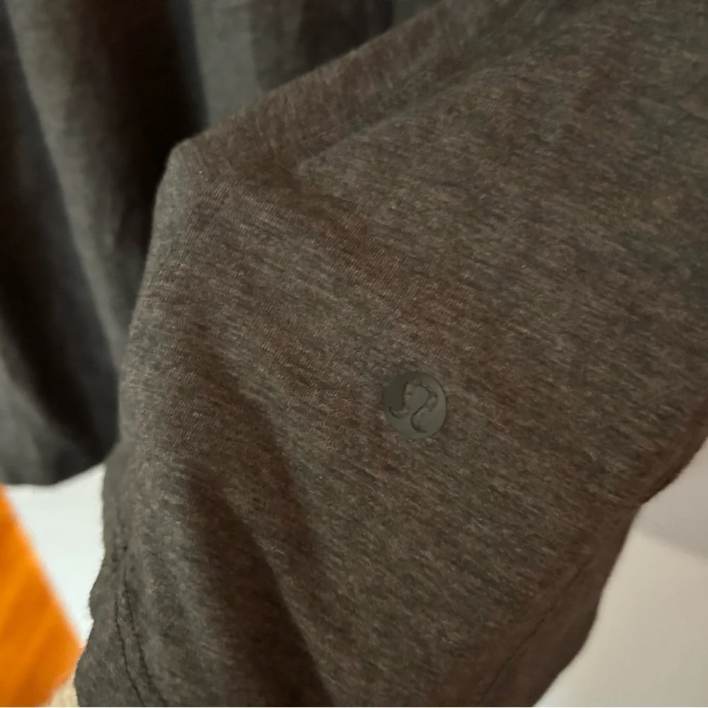 Lululemon Women's 6 Gray Grey High Low Long Sleeve Flowey Gym Shirt Top - Picture 5 of 5